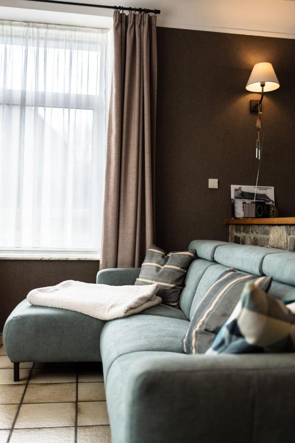Maison Spacieuse Unifamiliale. Gite La Clochette バストーニュ エクステリア 写真
