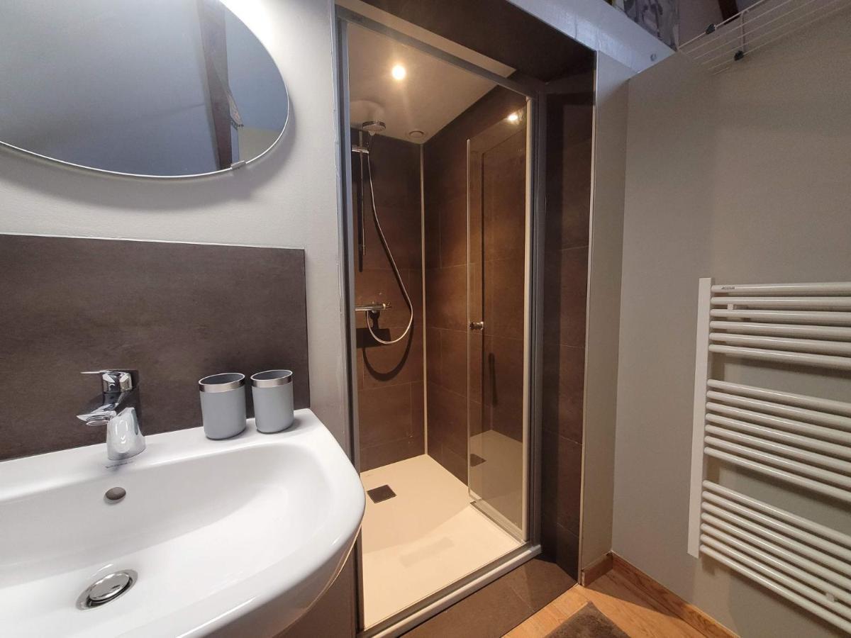 Maison Spacieuse Unifamiliale. Gite La Clochette バストーニュ エクステリア 写真