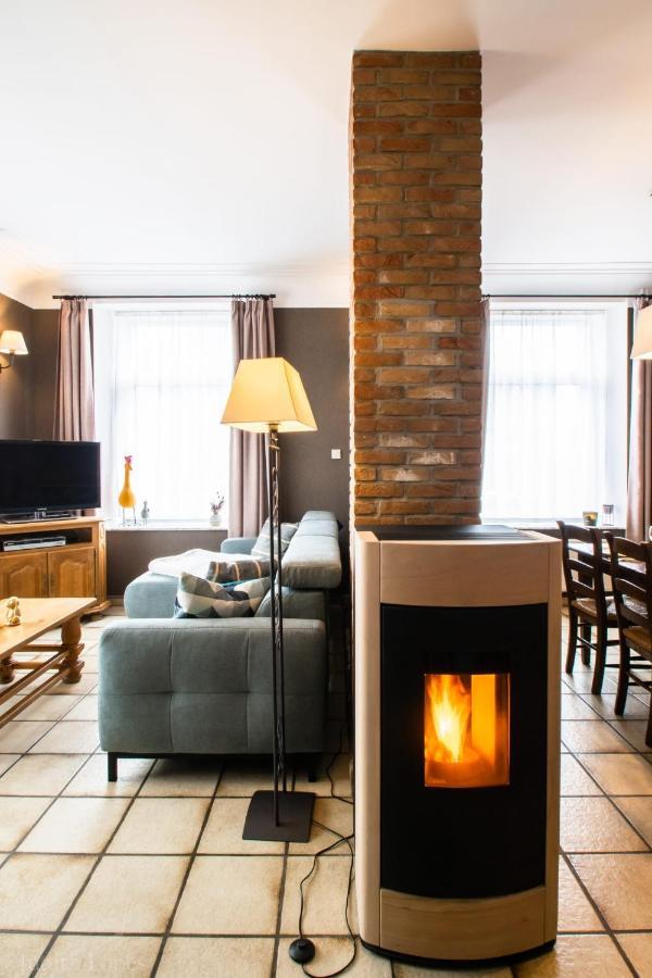 Maison Spacieuse Unifamiliale. Gite La Clochette バストーニュ エクステリア 写真