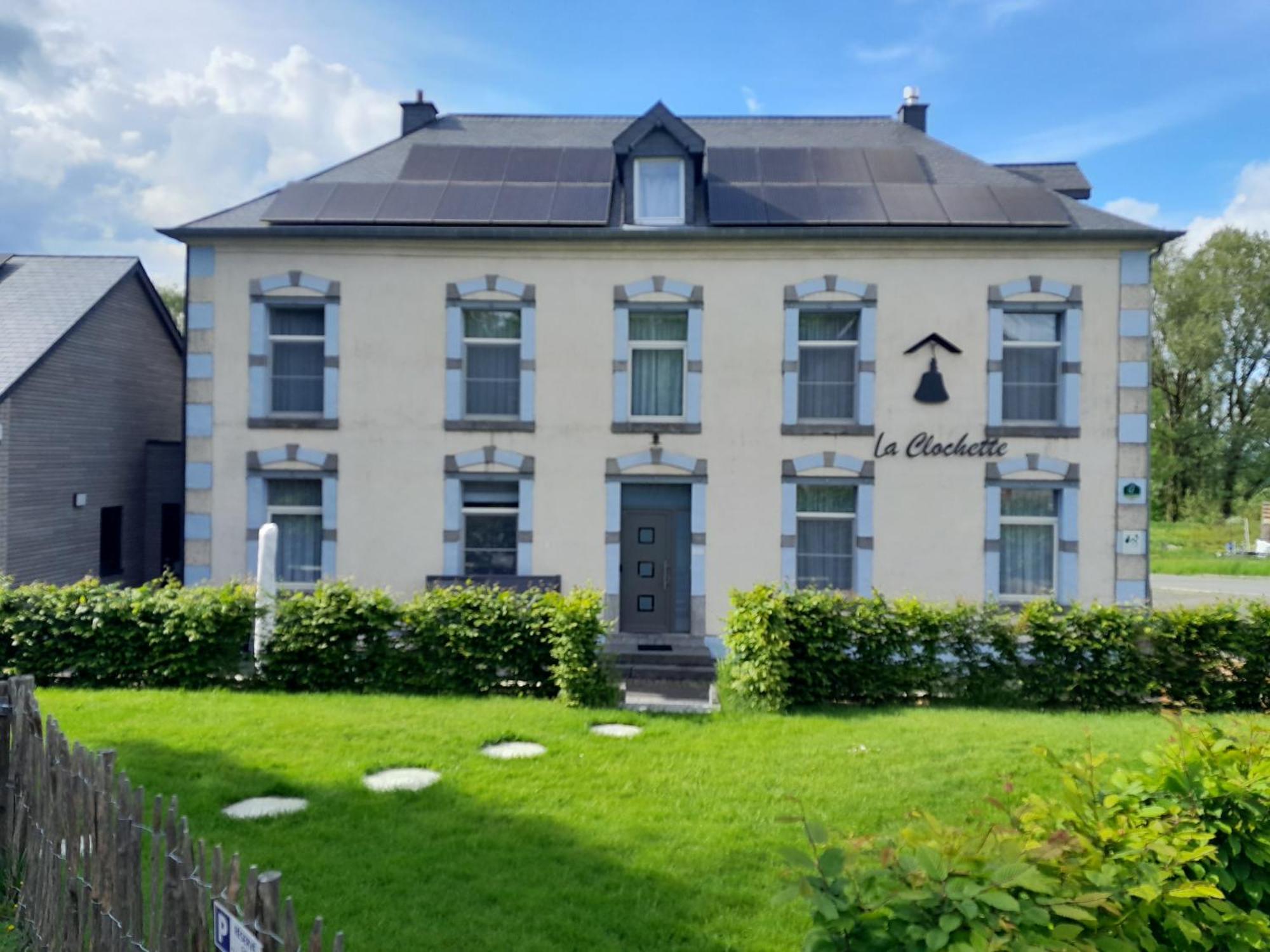 Maison Spacieuse Unifamiliale. Gite La Clochette バストーニュ エクステリア 写真